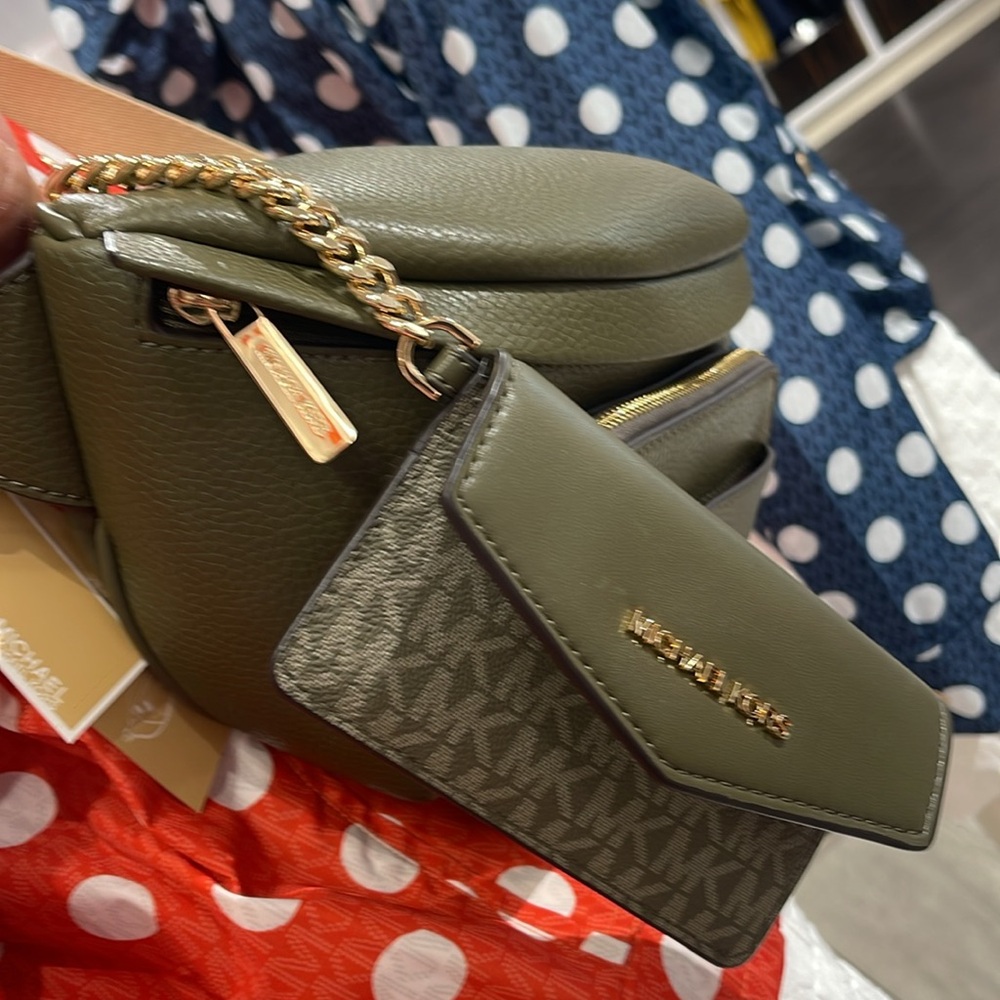 Michael Kors Maisie Lg Leather 2-in-1 Sling Waist Fanny Packs Crossbody NWT
… - Picture 15 of 16